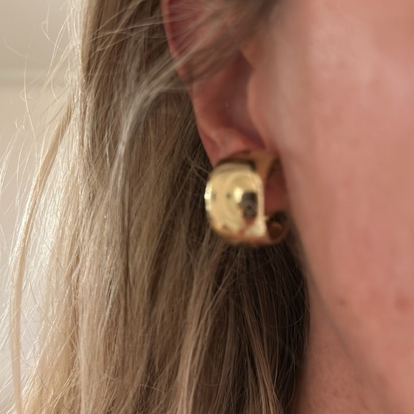 Classic 80s gold Direction One Vintage Clip On Earrings signed - Picture 3 of 7